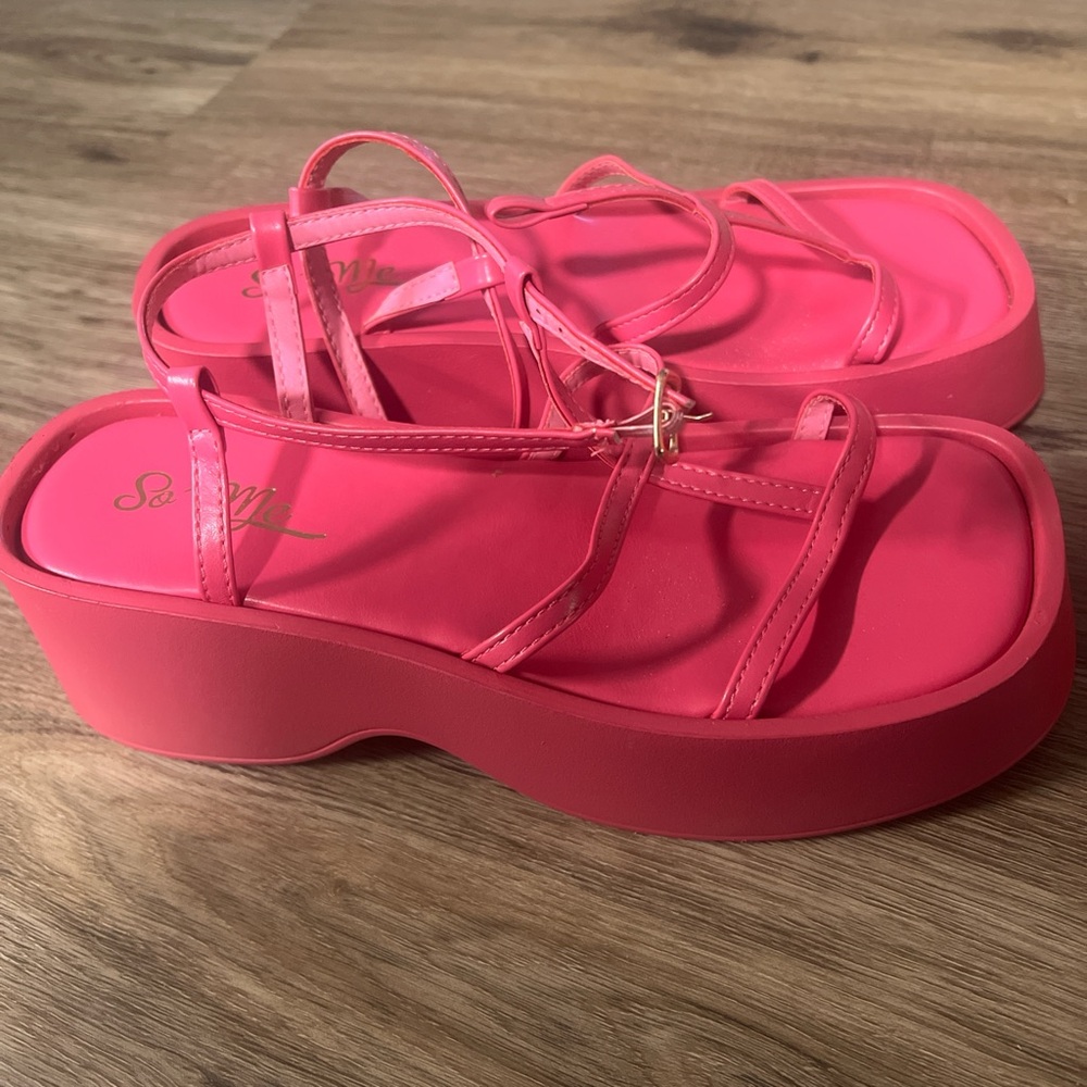 Size 7 pink sandals